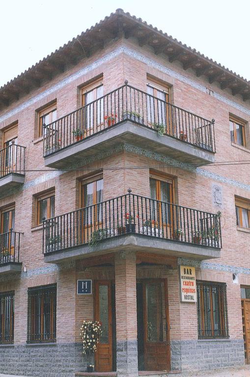Hostal Cuatro Esquinas Ехеа-де-лос-Кабальєрос Номер фото